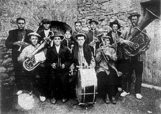 Foto antiga de la banda de msica.